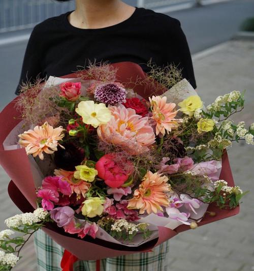 老婆生日送什么花好（如何选择最合适的花材）