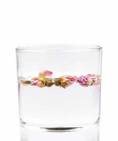玫瑰花加蜂蜜泡茶用冷水吗还是热水效果好