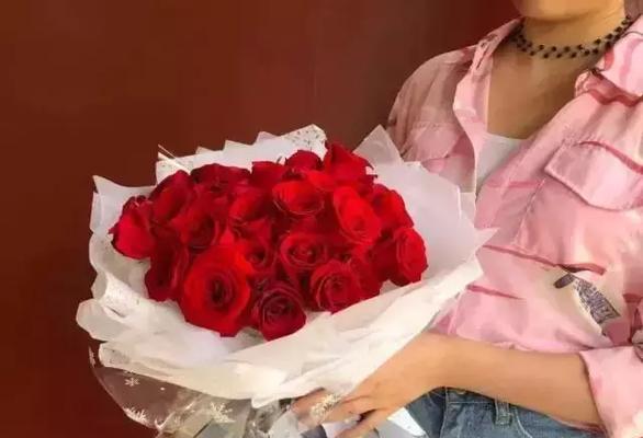 情人节女性会送男性玫瑰花吗？这背后有何深意？