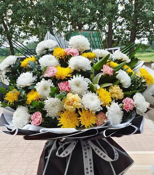 菊花祭拜9朵花语是什么？这个数量的菊花在祭拜中有何特殊含义？