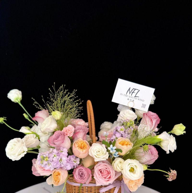 小花篮花束的花语有何含义？