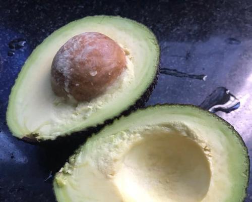 牛油果需要去皮吗？食用前的正确处理方法是什么？