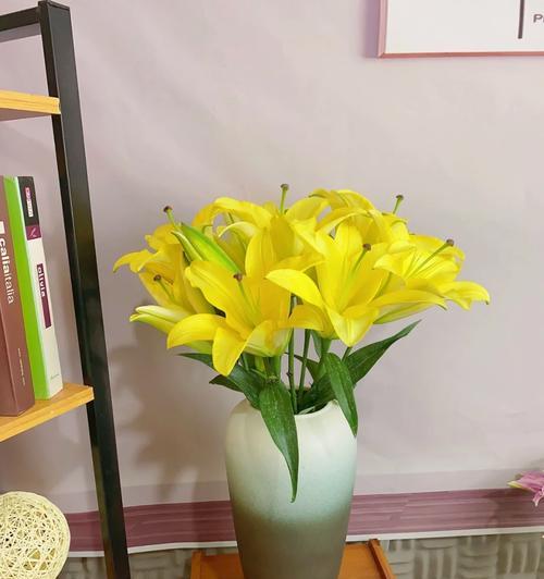 黄色百合花的花语是什么？它有什么特别含义？